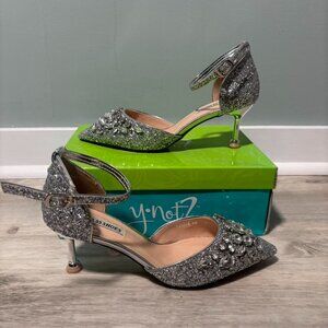 No.55 Size 9.5 Silver glitter heels with rhinestone details,featuring a 3.5 inch